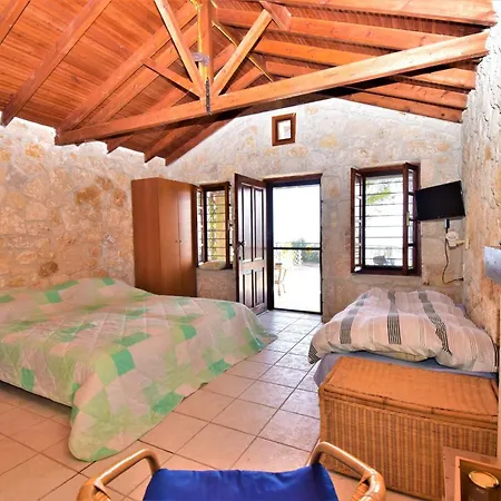 度假居 Kaliva Near The *